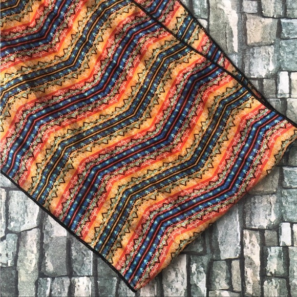 Patterned Infinity Scarf - Picture 3 of 4